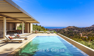 Villa de diseño de vanguardia con vistas panorámicas al mar en venta en El Madroñal, Marbella - Benahavís 801882 