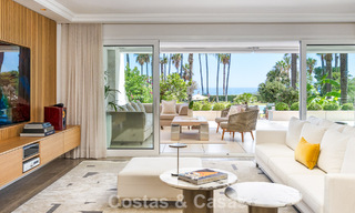 Apartamento de lujo en planta baja con vista al mar en venta en los granados, un complejo en primera línea de playa en Puerto Banús, Marbella 801891 