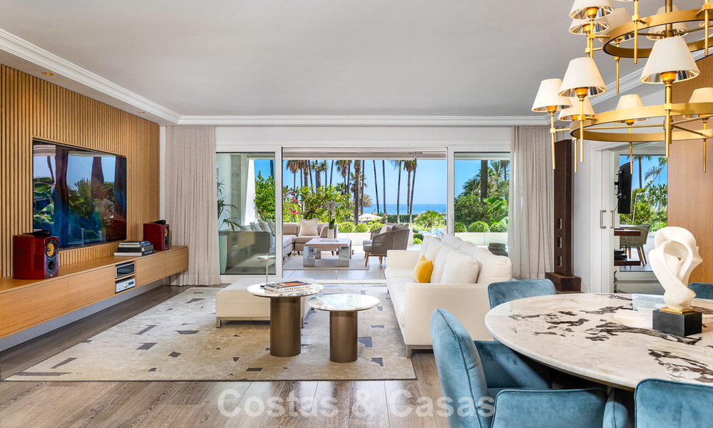 Apartamento de lujo en planta baja con vista al mar en venta en los granados, un complejo en primera línea de playa en Puerto Banús, Marbella 801893