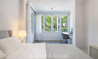 Apartamento de lujo en planta baja con vista al mar en venta en los granados, un complejo en primera línea de playa en Puerto Banús, Marbella 801900 