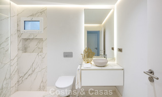 Apartamento de lujo en planta baja con vista al mar en venta en los granados, un complejo en primera línea de playa en Puerto Banús, Marbella 801904 