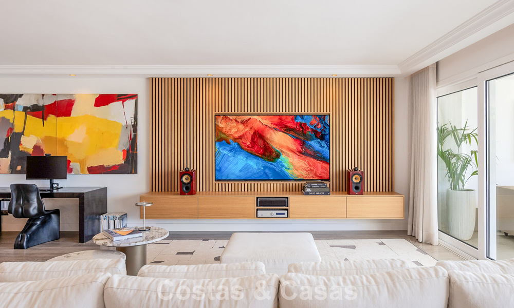 Apartamento de lujo en planta baja con vista al mar en venta en los granados, un complejo en primera línea de playa en Puerto Banús, Marbella 801905