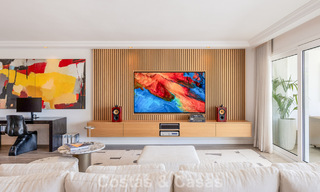 Apartamento de lujo en planta baja con vista al mar en venta en los granados, un complejo en primera línea de playa en Puerto Banús, Marbella 801905 