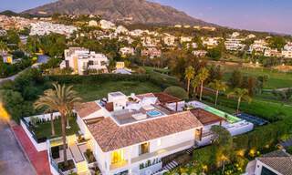 Villa de estilo mediterráneo en venta, en primera línea de golf, en una prestigiosa urbanización de Nueva Andalucía, Marbella 801908 