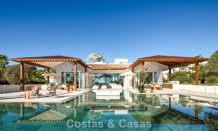 Villa de estilo mediterráneo en venta, en primera línea de golf, en una prestigiosa urbanización de Nueva Andalucía, Marbella 801911