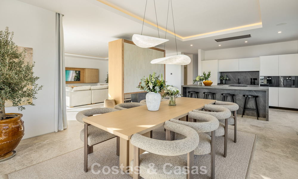 Villa de estilo mediterráneo en venta, en primera línea de golf, en una prestigiosa urbanización de Nueva Andalucía, Marbella 801914