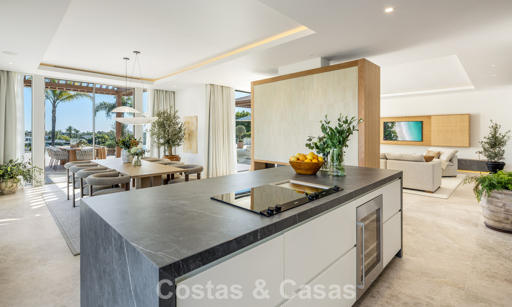 Villa de estilo mediterráneo en venta, en primera línea de golf, en una prestigiosa urbanización de Nueva Andalucía, Marbella 801915