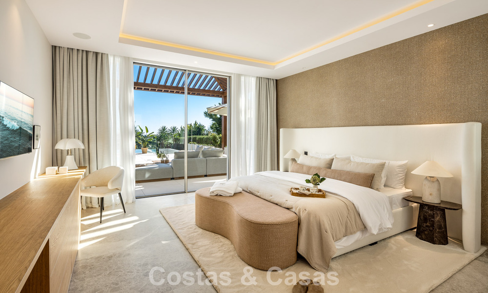 Villa de estilo mediterráneo en venta, en primera línea de golf, en una prestigiosa urbanización de Nueva Andalucía, Marbella 801922