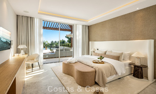 Villa de estilo mediterráneo en venta, en primera línea de golf, en una prestigiosa urbanización de Nueva Andalucía, Marbella 801922 