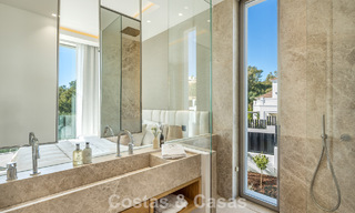 Villa de estilo mediterráneo en venta, en primera línea de golf, en una prestigiosa urbanización de Nueva Andalucía, Marbella 801925 
