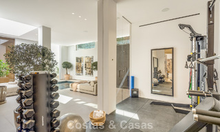 Villa de estilo mediterráneo en venta, en primera línea de golf, en una prestigiosa urbanización de Nueva Andalucía, Marbella 801927 