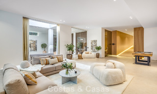 Villa de estilo mediterráneo en venta, en primera línea de golf, en una prestigiosa urbanización de Nueva Andalucía, Marbella 801928 