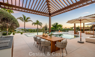 Villa de estilo mediterráneo en venta, en primera línea de golf, en una prestigiosa urbanización de Nueva Andalucía, Marbella 801934 