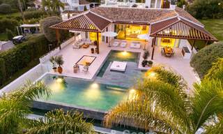 Villa de estilo mediterráneo en venta, en primera línea de golf, en una prestigiosa urbanización de Nueva Andalucía, Marbella 801939 