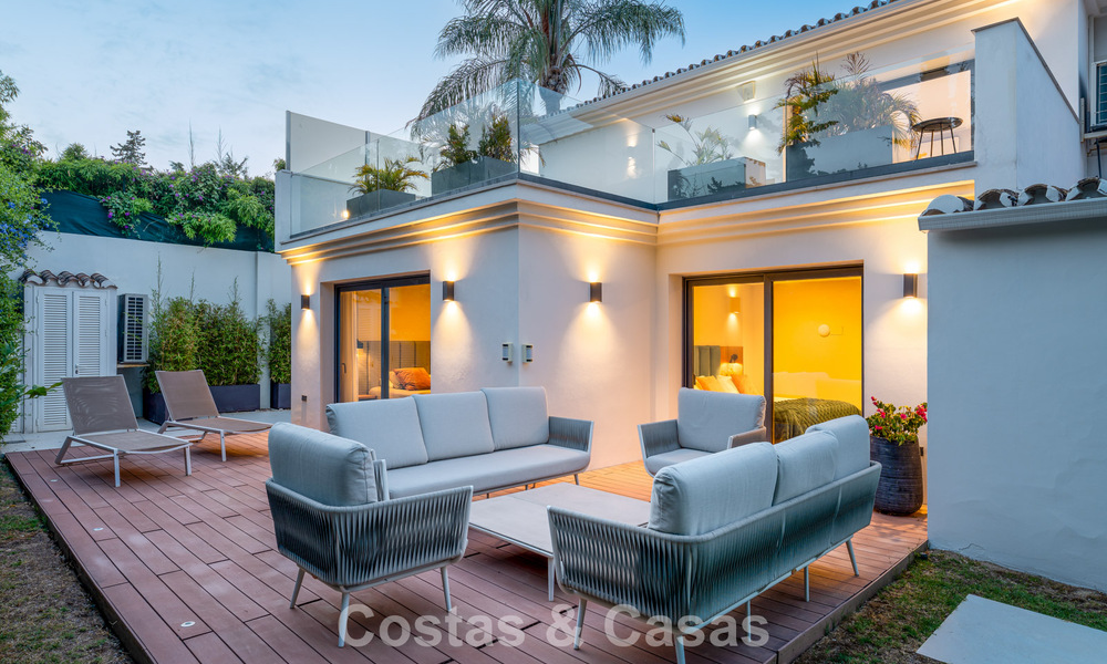 Villa moderna de lujo con piscina climatizada en venta en el Valle del Golf de Nueva Andalucía, Marbella 801945