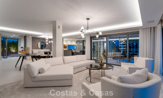 Villa moderna de lujo con piscina climatizada en venta en el Valle del Golf de Nueva Andalucía, Marbella 801948 
