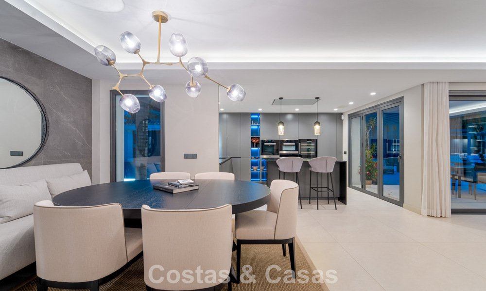 Villa moderna de lujo con piscina climatizada en venta en el Valle del Golf de Nueva Andalucía, Marbella 801950