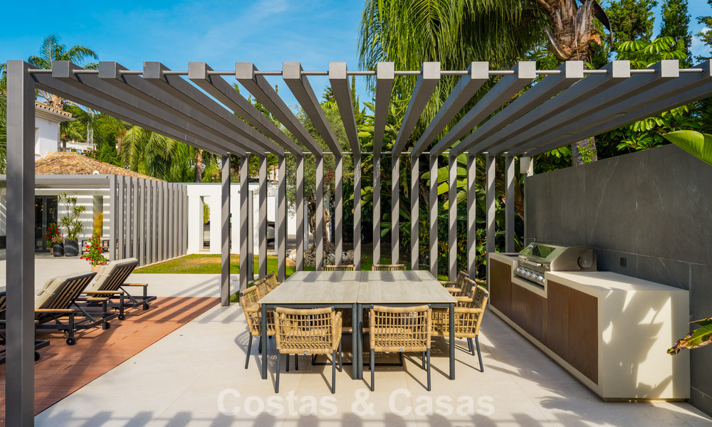 Villa moderna de lujo con piscina climatizada en venta en el Valle del Golf de Nueva Andalucía, Marbella 801954