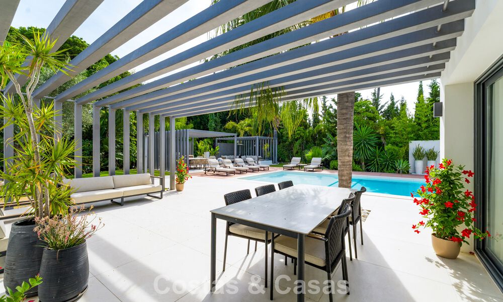 Villa moderna de lujo con piscina climatizada en venta en el Valle del Golf de Nueva Andalucía, Marbella 801955