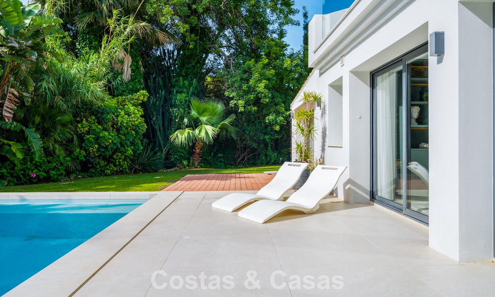 Villa moderna de lujo con piscina climatizada en venta en el Valle del Golf de Nueva Andalucía, Marbella 801956