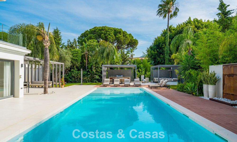 Villa moderna de lujo con piscina climatizada en venta en el Valle del Golf de Nueva Andalucía, Marbella 801957