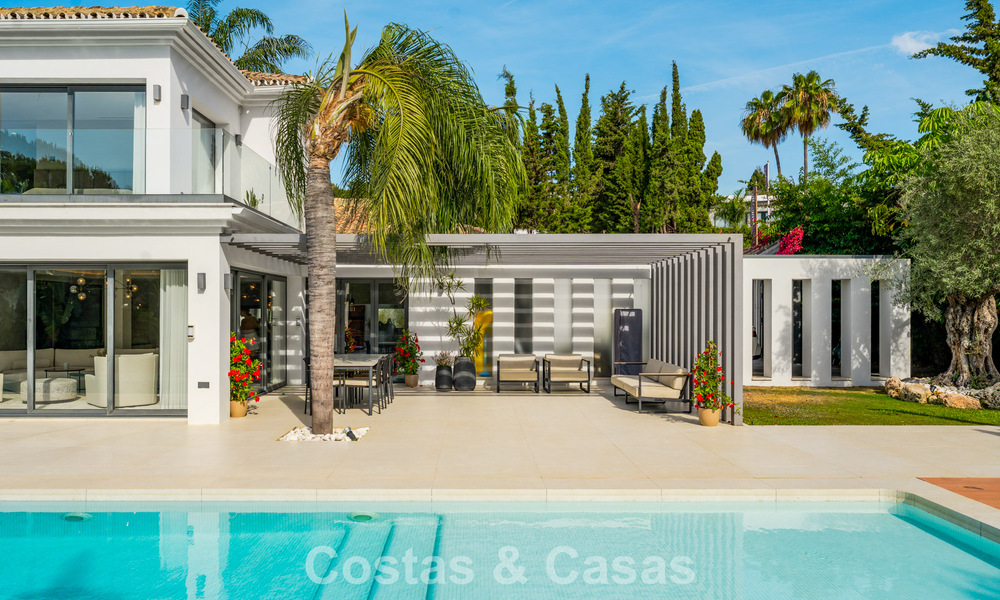 Villa moderna de lujo con piscina climatizada en venta en el Valle del Golf de Nueva Andalucía, Marbella 801959