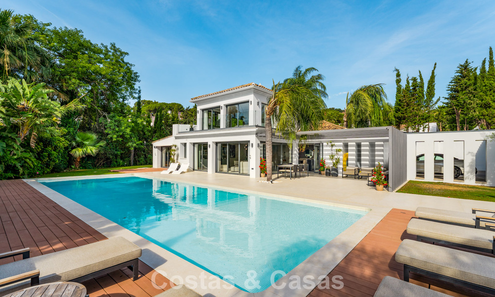 Villa moderna de lujo con piscina climatizada en venta en el Valle del Golf de Nueva Andalucía, Marbella 801960