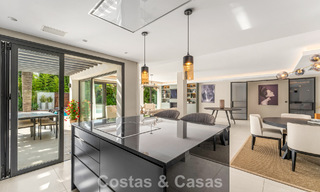 Villa moderna de lujo con piscina climatizada en venta en el Valle del Golf de Nueva Andalucía, Marbella 801962 