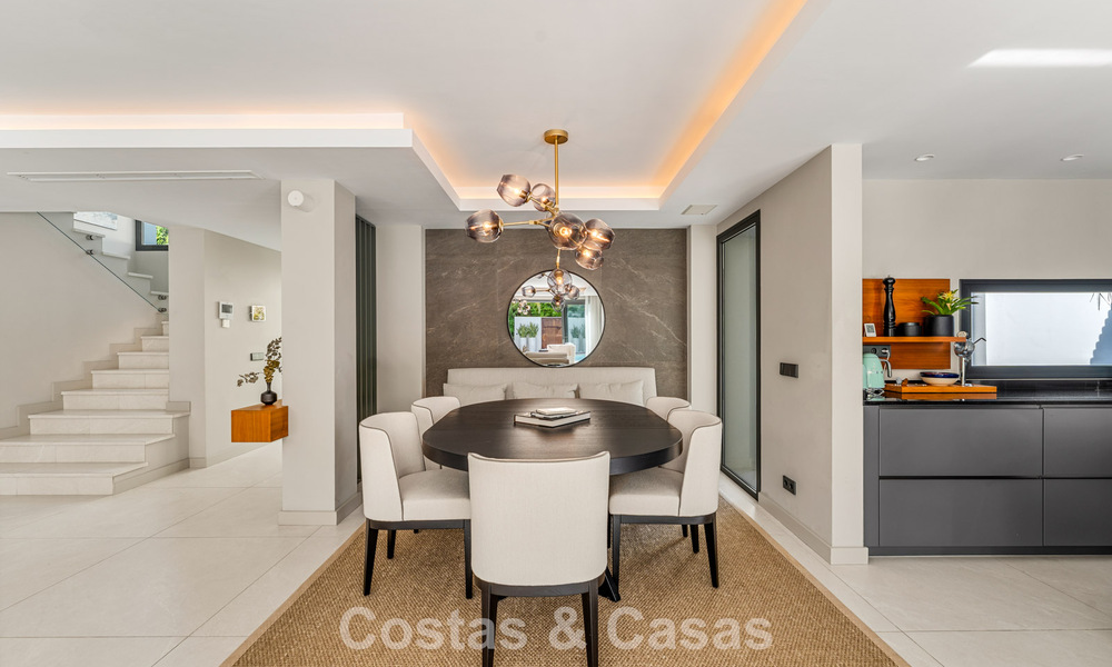 Villa moderna de lujo con piscina climatizada en venta en el Valle del Golf de Nueva Andalucía, Marbella 801963