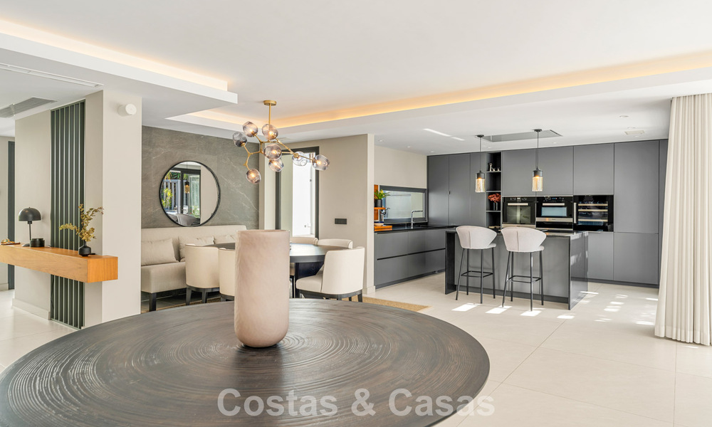 Villa moderna de lujo con piscina climatizada en venta en el Valle del Golf de Nueva Andalucía, Marbella 801966