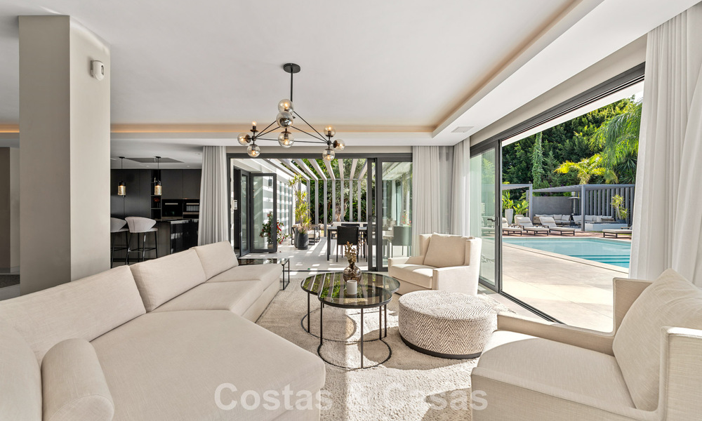 Villa moderna de lujo con piscina climatizada en venta en el Valle del Golf de Nueva Andalucía, Marbella 801967