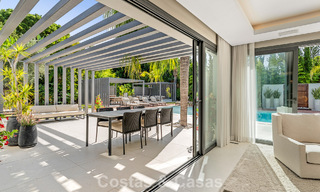 Villa moderna de lujo con piscina climatizada en venta en el Valle del Golf de Nueva Andalucía, Marbella 801971 