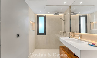 Villa moderna de lujo con piscina climatizada en venta en el Valle del Golf de Nueva Andalucía, Marbella 801974 