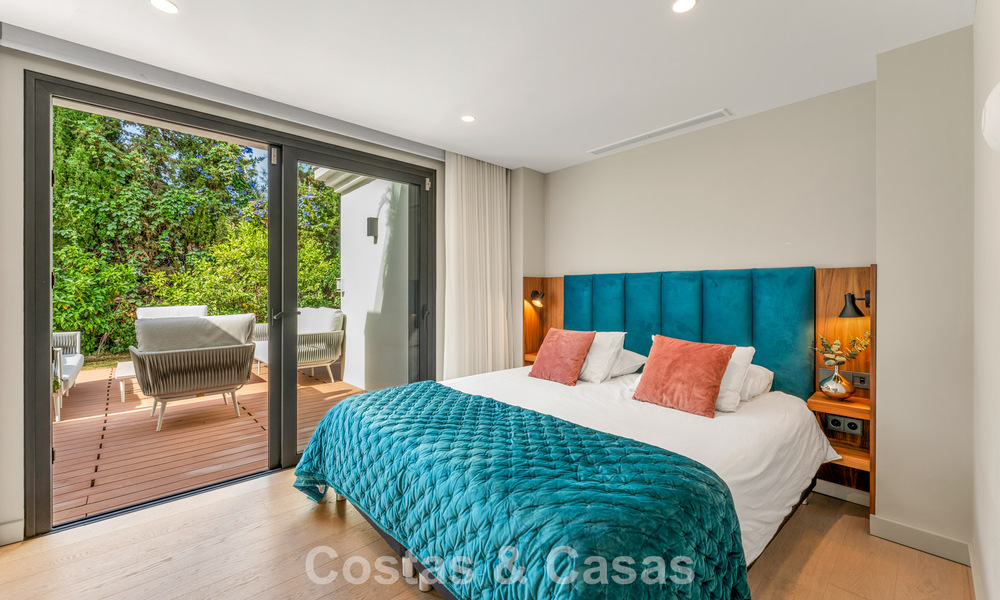 Villa moderna de lujo con piscina climatizada en venta en el Valle del Golf de Nueva Andalucía, Marbella 801975