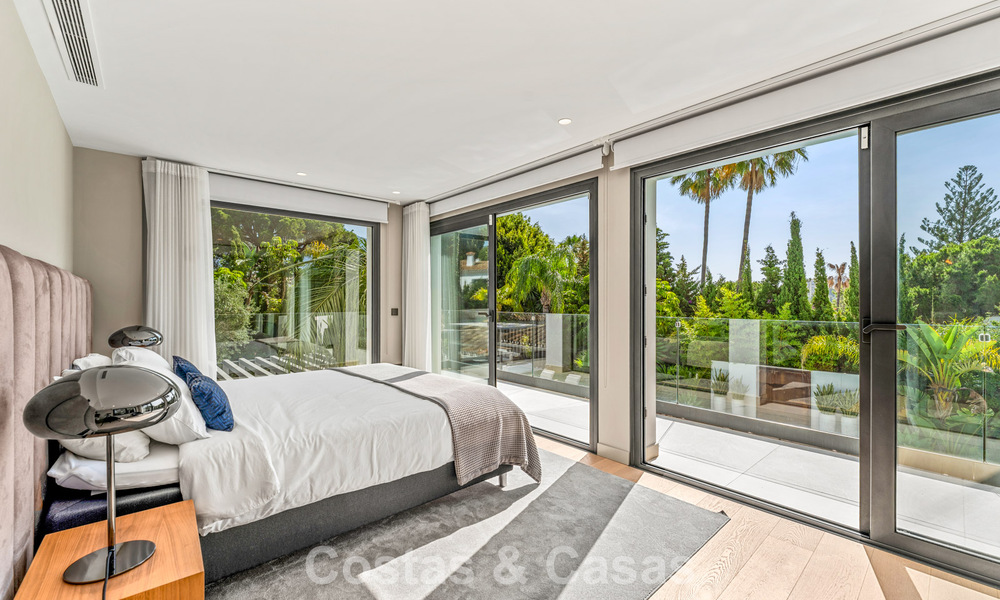 Villa moderna de lujo con piscina climatizada en venta en el Valle del Golf de Nueva Andalucía, Marbella 801982