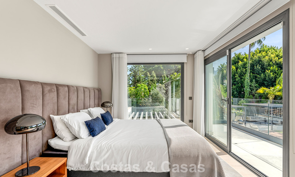 Villa moderna de lujo con piscina climatizada en venta en el Valle del Golf de Nueva Andalucía, Marbella 801983