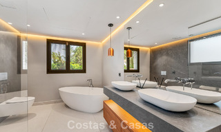 Villa moderna de lujo con piscina climatizada en venta en el Valle del Golf de Nueva Andalucía, Marbella 801988 