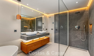 Villa moderna de lujo con piscina climatizada en venta en el Valle del Golf de Nueva Andalucía, Marbella 801989 