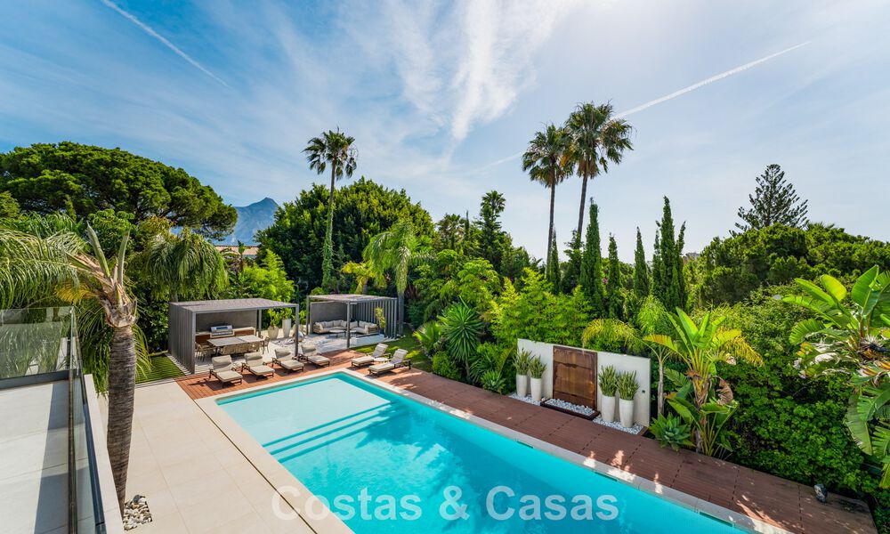 Villa moderna de lujo con piscina climatizada en venta en el Valle del Golf de Nueva Andalucía, Marbella 801990