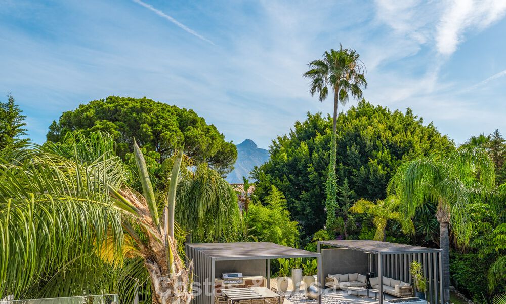 Villa moderna de lujo con piscina climatizada en venta en el Valle del Golf de Nueva Andalucía, Marbella 801991