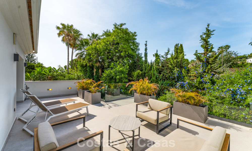 Villa moderna de lujo con piscina climatizada en venta en el Valle del Golf de Nueva Andalucía, Marbella 801993