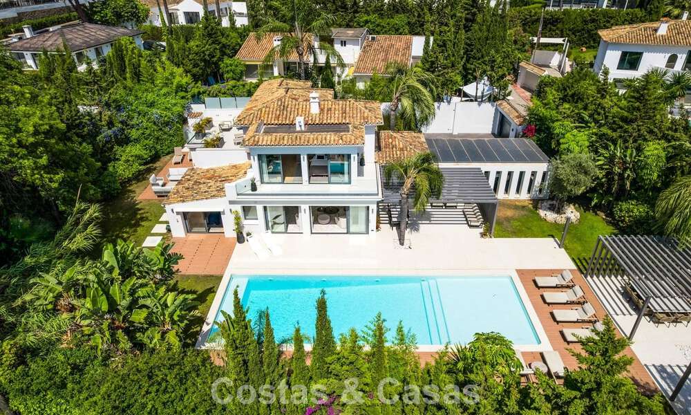 Villa moderna de lujo con piscina climatizada en venta en el Valle del Golf de Nueva Andalucía, Marbella 801996