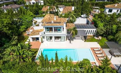 Villa moderna de lujo con piscina climatizada en venta en el Valle del Golf de Nueva Andalucía, Marbella 801996