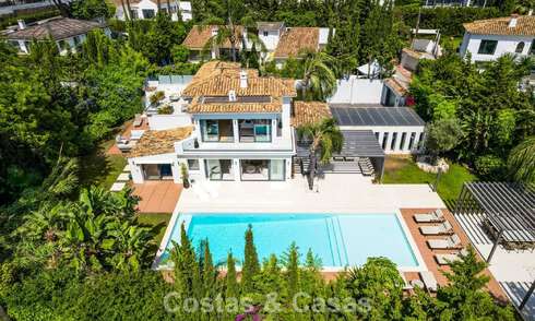 Villa moderna de lujo con piscina climatizada en venta en el Valle del Golf de Nueva Andalucía, Marbella 801996