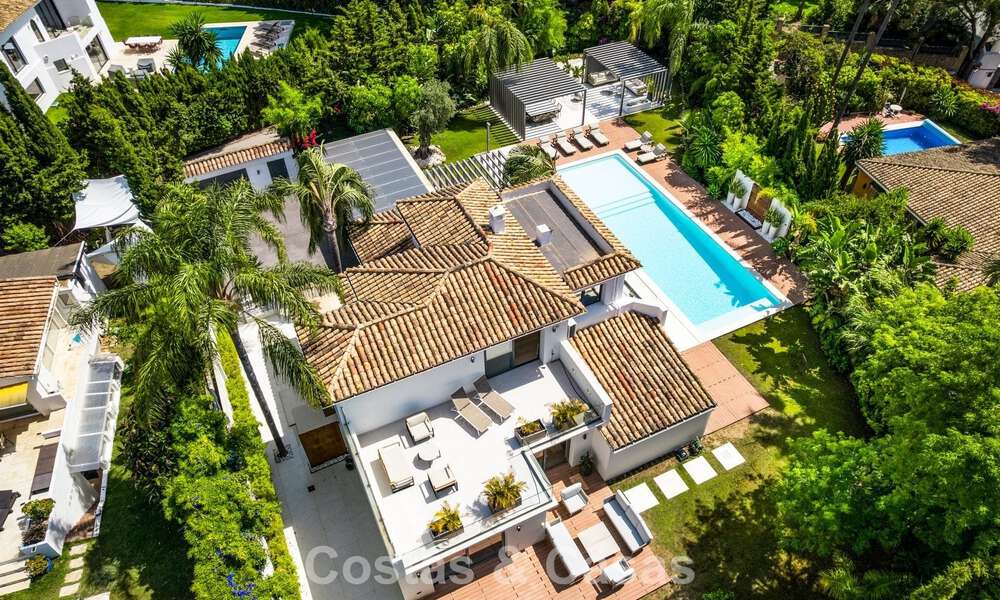 Villa moderna de lujo con piscina climatizada en venta en el Valle del Golf de Nueva Andalucía, Marbella 801997