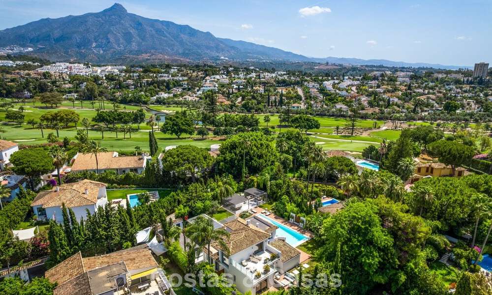 Villa moderna de lujo con piscina climatizada en venta en el Valle del Golf de Nueva Andalucía, Marbella 802000