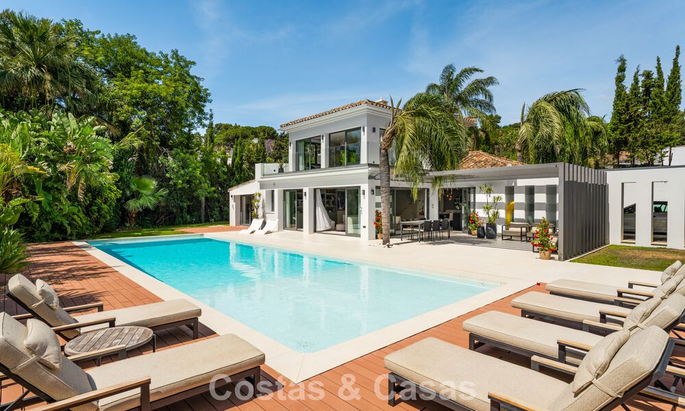 Villa moderna de lujo con piscina climatizada en venta en el Valle del Golf de Nueva Andalucía, Marbella 802003