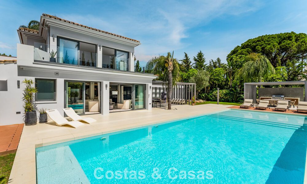 Villa moderna de lujo con piscina climatizada en venta en el Valle del Golf de Nueva Andalucía, Marbella 802005