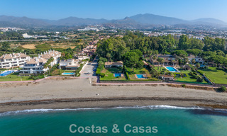 Villa para reformar con enorme potencial en venta en primera línea de playa en la Nueva Milla de Oro entre Marbella y Estepona 802012 