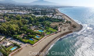 Villa para reformar con enorme potencial en venta en primera línea de playa en la Nueva Milla de Oro entre Marbella y Estepona 802014 